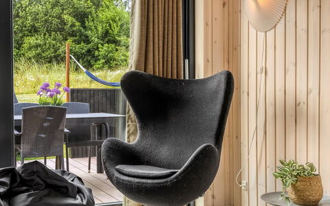 Artur - 800M from the Sea: Meubilair, Hout, Flooring, Interieur Ontwerp, Verdieping, Stoel, Woonkamer, Kamer, Houten Vloer, Comfort