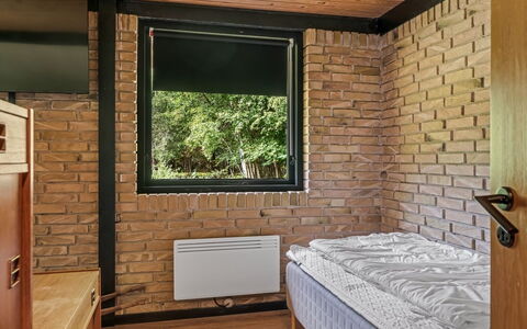Karmen - 1Km from the Sea: Muur, Hout, Interieur Ontwerp, Meubilair, Verdieping, Slaapkamer, Bed, Flooring, Plafond, Kamer
