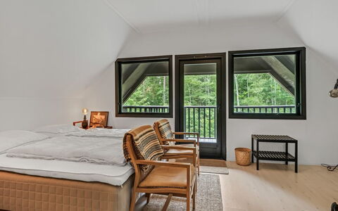 Karmen - 1Km from the Sea: Meubilair, Interieur Ontwerp, Hout, Flooring, Plafond, Slaapkamer, Verdieping, Bed, Kamer, Bedding