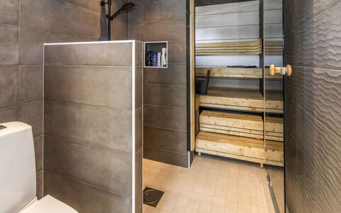 Villa Usva: Flooring, Hout, Verdieping, Interieur Ontwerp, Loodgieterswerkinrichting, Tegel, Loodgieter, Kamer, Badkamer, Toilet