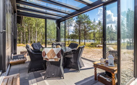 Villa Usva: Schaduw, Dek, Eco Hotel, Outdoor Structuur, Garden Gebouwen, Daylighting, Pergola, Straal, Veranda, Aluminium