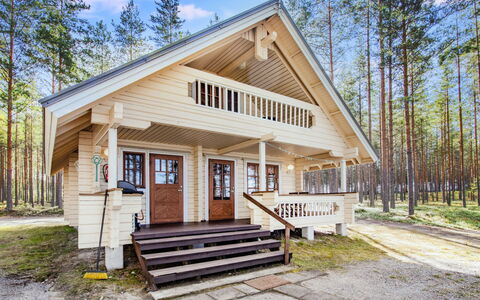 Kummeli: Buitenmeubels, Struik, Huis, Buitentafel, Meubilair, Huis, Tuin, Gazon, Backyard, Landgoed