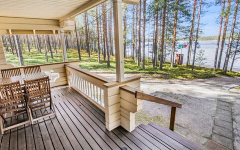 Kummeli: Buitenmeubels, Struik, Huis, Buitentafel, Meubilair, Huis, Tuin, Gazon, Backyard, Landgoed