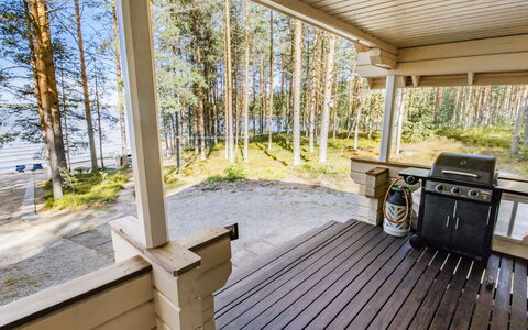 Kummeli: Buitenmeubels, Struik, Huis, Buitentafel, Meubilair, Huis, Tuin, Gazon, Backyard, Landgoed