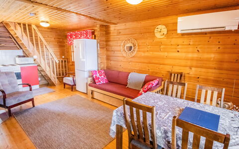 Kummeli: Buitenmeubels, Struik, Huis, Buitentafel, Meubilair, Huis, Tuin, Gazon, Backyard, Landgoed