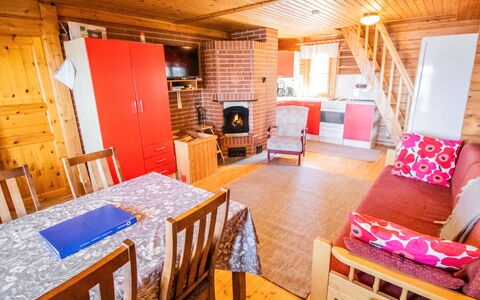 Kummeli: Buitenmeubels, Struik, Huis, Buitentafel, Meubilair, Huis, Tuin, Gazon, Backyard, Landgoed