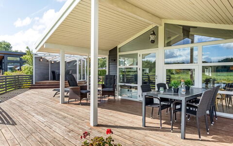 Eisa - 75M from the Sea: Hout, Veranda, Dek, Schaduw, Hardwood, Outdoor Structuur, Plank, Beits, Ontwerp, Timmerhout