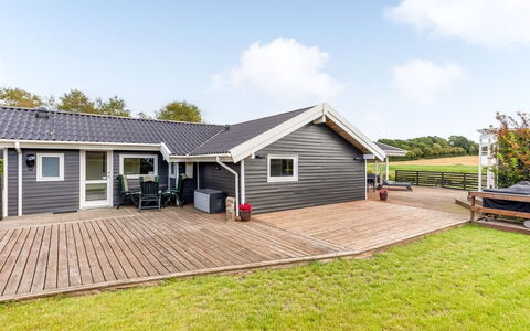 Eisa - 75M from the Sea: Dak, Verblijf, Siding, Hardwood, Plank, Dek, Garden Gebouwen, Veranda