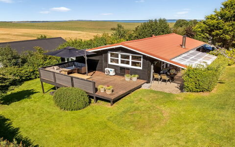 Berner - 500M to the Fjord: Verblijf, Backyard, Werf, Garden Gebouwen, Schuur, Siding, Buitenmeubels, Blokhut, Outdoor Structuur, Keet