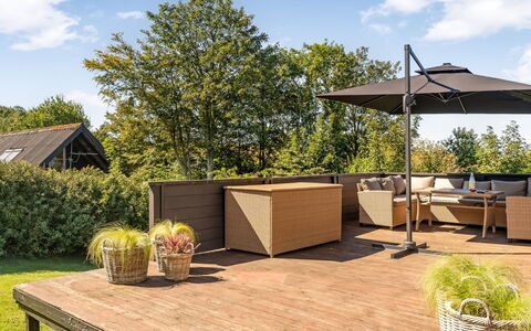 Berner - 500M to the Fjord: Verblijf, Backyard, Werf, Garden Gebouwen, Schuur, Siding, Buitenmeubels, Blokhut, Outdoor Structuur, Keet