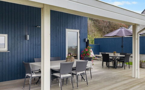 Gertje - 20M from the Sea: Blauw, Struik, Verblijf, Groundcover, Tuin, Landgoed, Schaduw, Landscaping, Boerderij, Eco Hotel