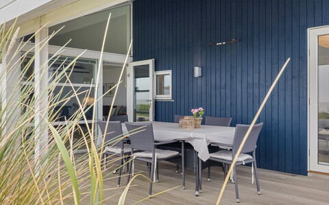 Gertje - 20M from the Sea: Blauw, Struik, Verblijf, Groundcover, Tuin, Landgoed, Schaduw, Landscaping, Boerderij, Eco Hotel