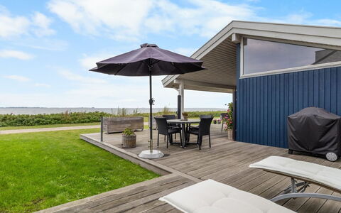 Gertje - 20M from the Sea: Blauw, Struik, Verblijf, Groundcover, Tuin, Landgoed, Schaduw, Landscaping, Boerderij, Eco Hotel
