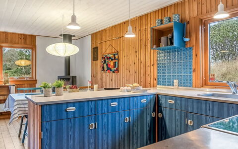 Anneka - 750M from the Sea: Hout, Keuken, Plafond, Lichte Inrichting, Beits, Countertop, Hardwood, Plank, Cabinetry, Natuurlijk Materiaal