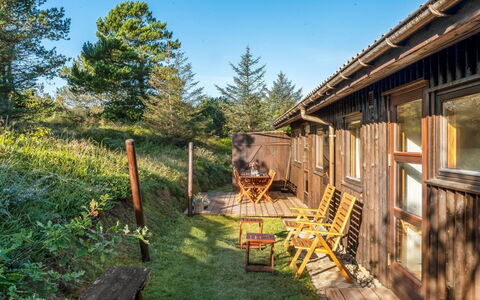 Anneka - 750M from the Sea: Hout, Verblijf, Landelijk Gebied, Blokhut, Beits, Hardwood, Garden Gebouwen, Siding, Tuin, Werf