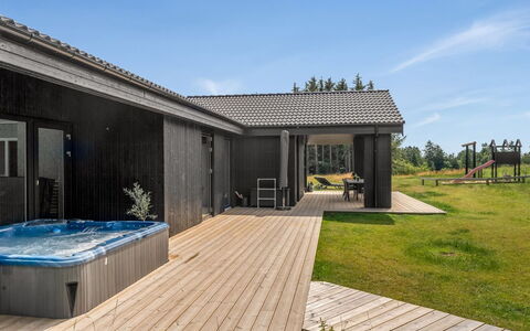Berta - 2Km from the Sea: Dak, Huis, Huis, Verblijf, Siding, Samengesteld Materiaal, Landgoed, Garden Gebouwen, Zwembad, Dek