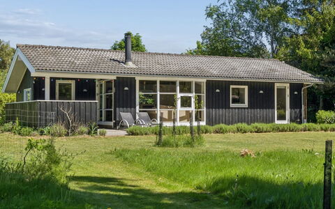 Angelika - 1.3Km from the Sea: Gras, Gebouw, Huis, Dak, Huis, Verblijf, Struik, Architectuur, Land Lot, Siding