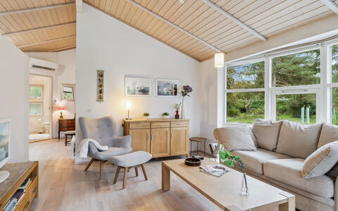 Angelika - 1.3Km from the Sea: Meubilair, Interieur Ontwerp, Bankstel, Flooring, Hout, Woonkamer, Verdieping, Plafond, Houten Vloer, Kamer