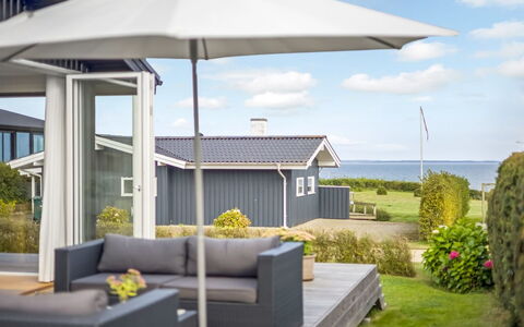 Hubertina - 75M from the Sea: Dak, Huis, Huis, Verblijf, Deur, Siding, Dek, Veranda, Plank, Hardwood