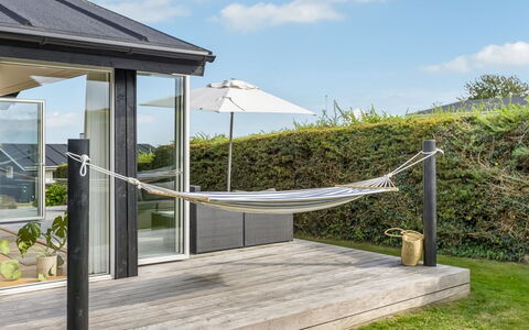 Hubertina - 75M from the Sea: Dak, Huis, Huis, Verblijf, Deur, Siding, Dek, Veranda, Plank, Hardwood