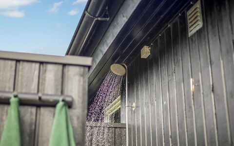 Hubertina - 75M from the Sea: Dak, Huis, Huis, Verblijf, Deur, Siding, Dek, Veranda, Plank, Hardwood