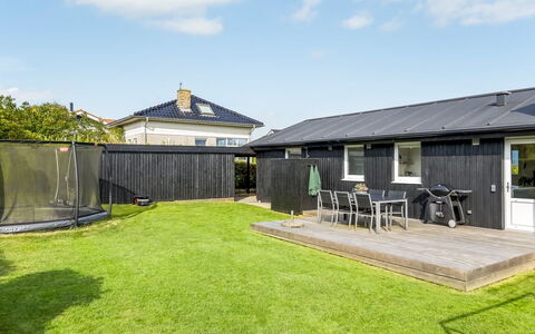 Hubertina - 75M from the Sea: Dak, Huis, Huis, Verblijf, Deur, Siding, Dek, Veranda, Plank, Hardwood