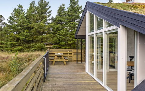 Tole - 2Km from the Sea: Hout, Huis, Veranda, Hardwood, Plank, Deur, Verblijf, Dek, Siding, Beits