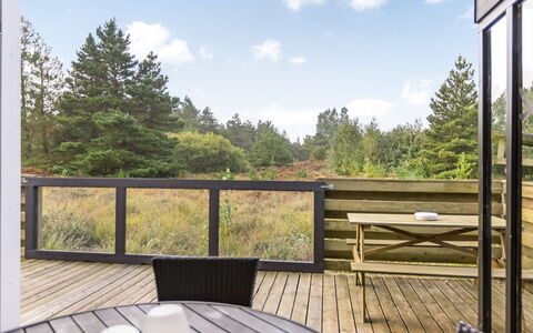 Tole - 2Km from the Sea: Hout, Hardwood, Dek, Beits, Houten Vloer, Veranda, Plank, Balkon, Leuning, Schaduw
