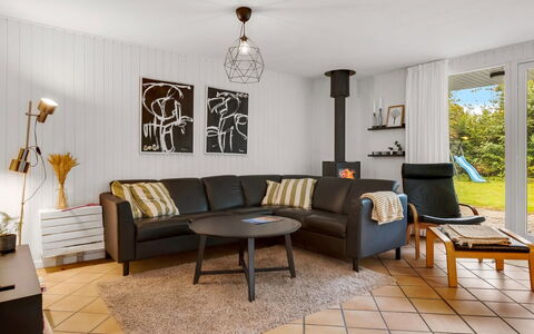 Ilsebet - 30Km from the Sea: Meubilair, Interieur Ontwerp, Flooring, Bankstel, Muur, Verdieping, Hout, Woonkamer, Plafond, Kamer
