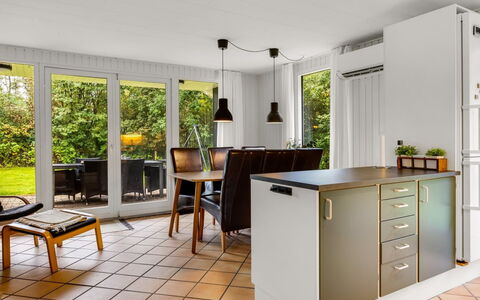 Ilsebet - 30Km from the Sea: Meubilair, Flooring, Interieur Ontwerp, Verdieping, Hout, Stoel, Plafond, Keuken, Countertop, Keuken En Eettafel