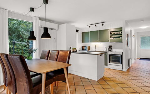 Ilsebet - 30Km from the Sea: Meubilair, Interieur Ontwerp, Flooring, Lichte Inrichting, Keuken, Verdieping, Plafond, Hout, Countertop, Cabinetry