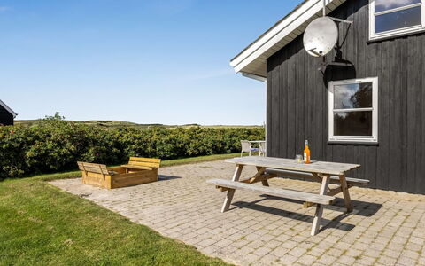Aiana - 300M from the Sea: Huis, Dak, Huis, Verblijf, Struik, Groundcover, Landgoed, Boerderij, Siding, Garden Gebouwen