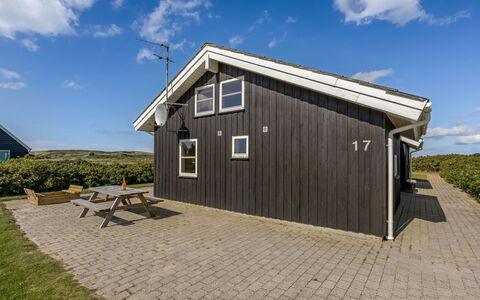 Aiana - 300M from the Sea: Huis, Dak, Huis, Verblijf, Struik, Groundcover, Landgoed, Boerderij, Siding, Garden Gebouwen