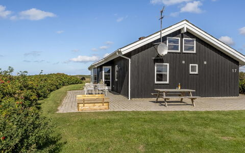 Aiana - 300M from the Sea: Huis, Dak, Huis, Verblijf, Struik, Groundcover, Landgoed, Boerderij, Siding, Garden Gebouwen
