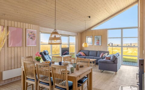 Aiana - 300M from the Sea: Huis, Dak, Huis, Verblijf, Struik, Groundcover, Landgoed, Boerderij, Siding, Garden Gebouwen
