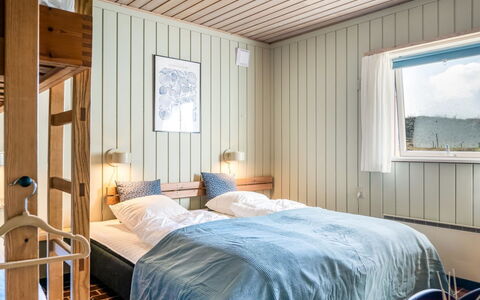 Enwald - 700M from the Sea: Bed, Slaapkamer, Bedding, Laken, Interieur Ontwerp, Hout, Plafond, Meubilair, Bed Frame, Verdieping