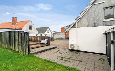 Raika - 25M to the Fjord: Verblijf, Backyard, Werf, Garden Gebouwen, Schuur, Siding, Buitenmeubels, Blokhut, Outdoor Structuur, Keet