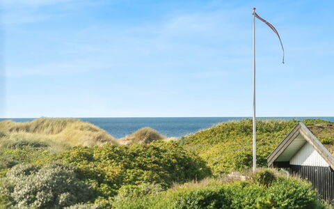 Myrna - 250M from the Sea: 