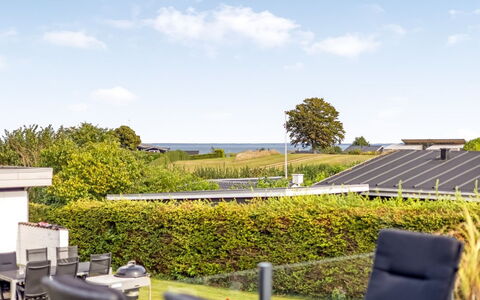 Arnia - 250M from the Sea: Verblijf, Backyard, Werf, Garden Gebouwen, Schuur, Siding, Buitenmeubels, Blokhut, Outdoor Structuur, Keet