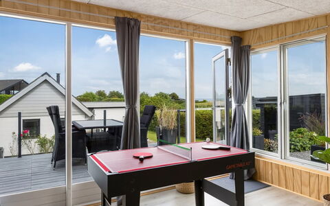 Arnia - 250M from the Sea: Verblijf, Backyard, Werf, Garden Gebouwen, Schuur, Siding, Buitenmeubels, Blokhut, Outdoor Structuur, Keet