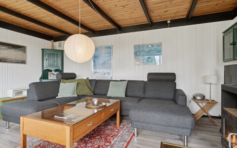 Joon - 100M from the Sea: Meubilair, Interieur Ontwerp, Hout, Flooring, Verdieping, Bankstel, Plafond, Woonkamer, Houten Vloer, Huis