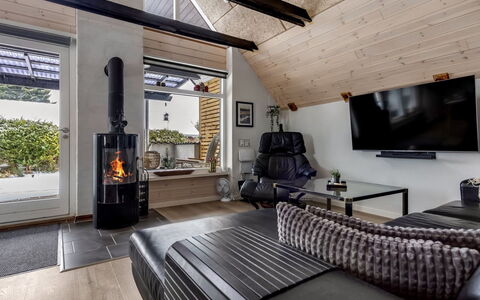 Milutin - 650M from the Sea: Meubilair, Hout, Interieur Ontwerp, Flooring, Woonkamer, Bankstel, Huis, Verlichting, Verdieping, Plafond