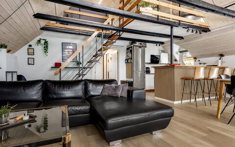 Milutin - 650M from the Sea: Hout, Flooring, Plafond, Verdieping, Houten Vloer, Interieur Ontwerp, Meubilair, Hardwood, Kamer, Woonkamer