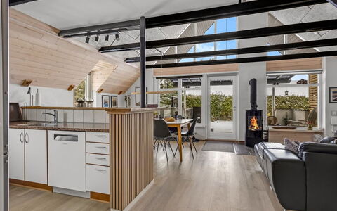 Milutin - 650M from the Sea: Flooring, Hout, Interieur Ontwerp, Verdieping, Houten Vloer, Plafond, Meubilair, Verlichting, Keuken, Laminaatvloer