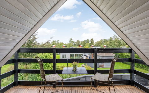 Milutin - 650M from the Sea: Hout, Veranda, Hardwood, Plank, Verblijf, Dek, Schaduw, Buitenmeubels, Stoel, Eco Hotel