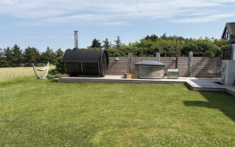 Elida - 400M from the Sea: Tuin, Gazon, Backyard, Werf, Landscaping, Outdoor Structuur, Garden Gebouwen, Kunstgras, Buitenmeubels, Dek