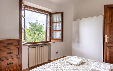 Oliveto Del Cantarello: Slaapkamer, Interieur Ontwerp, Bed, Hout, Laken, Bedding, Flooring, Verdieping, Kamer, Plafond