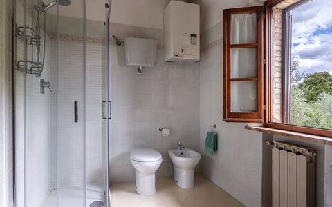 Oliveto Del Cantarello: Flooring, Verdieping, Interieur Ontwerp, Kamer, Loodgieterswerkinrichting, Deur, Appartement, Loodgieter, Kraan, Wastafel