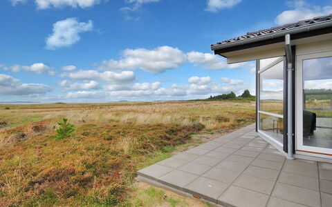 Arisa - 100M to the Fjord: Huis, Dak, Huis, Verblijf, Struik, Groundcover, Landgoed, Boerderij, Siding, Garden Gebouwen