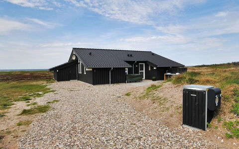 Arisa - 100M to the Fjord: Huis, Dak, Huis, Verblijf, Struik, Groundcover, Landgoed, Boerderij, Siding, Garden Gebouwen
